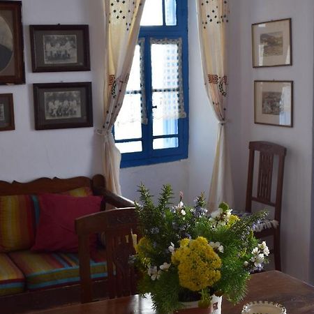Villa Το Πάνω Σπίτι Της Μαριάνθης Márpissa Exterior foto